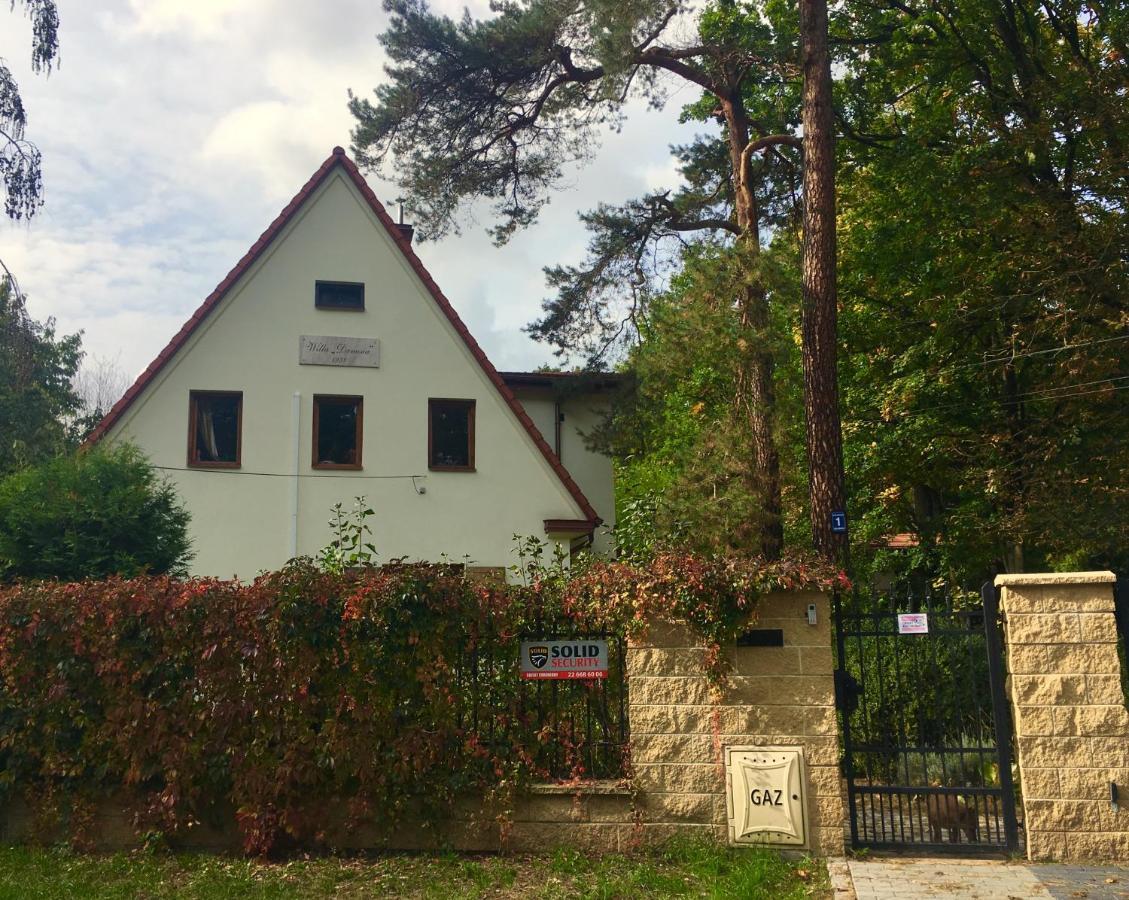 Willa Danusia Milanowek Exteriér fotografie